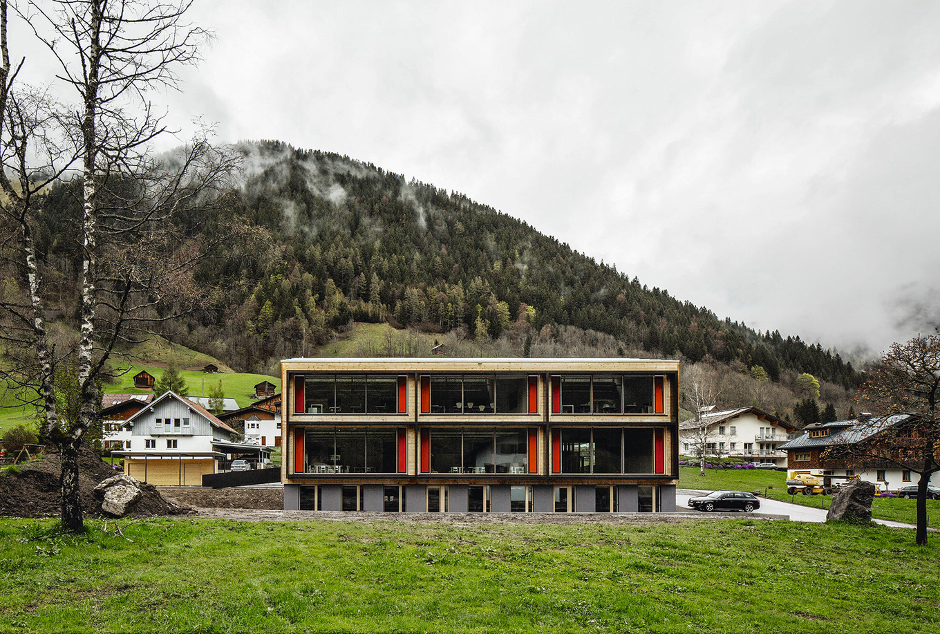 Constructive Alps