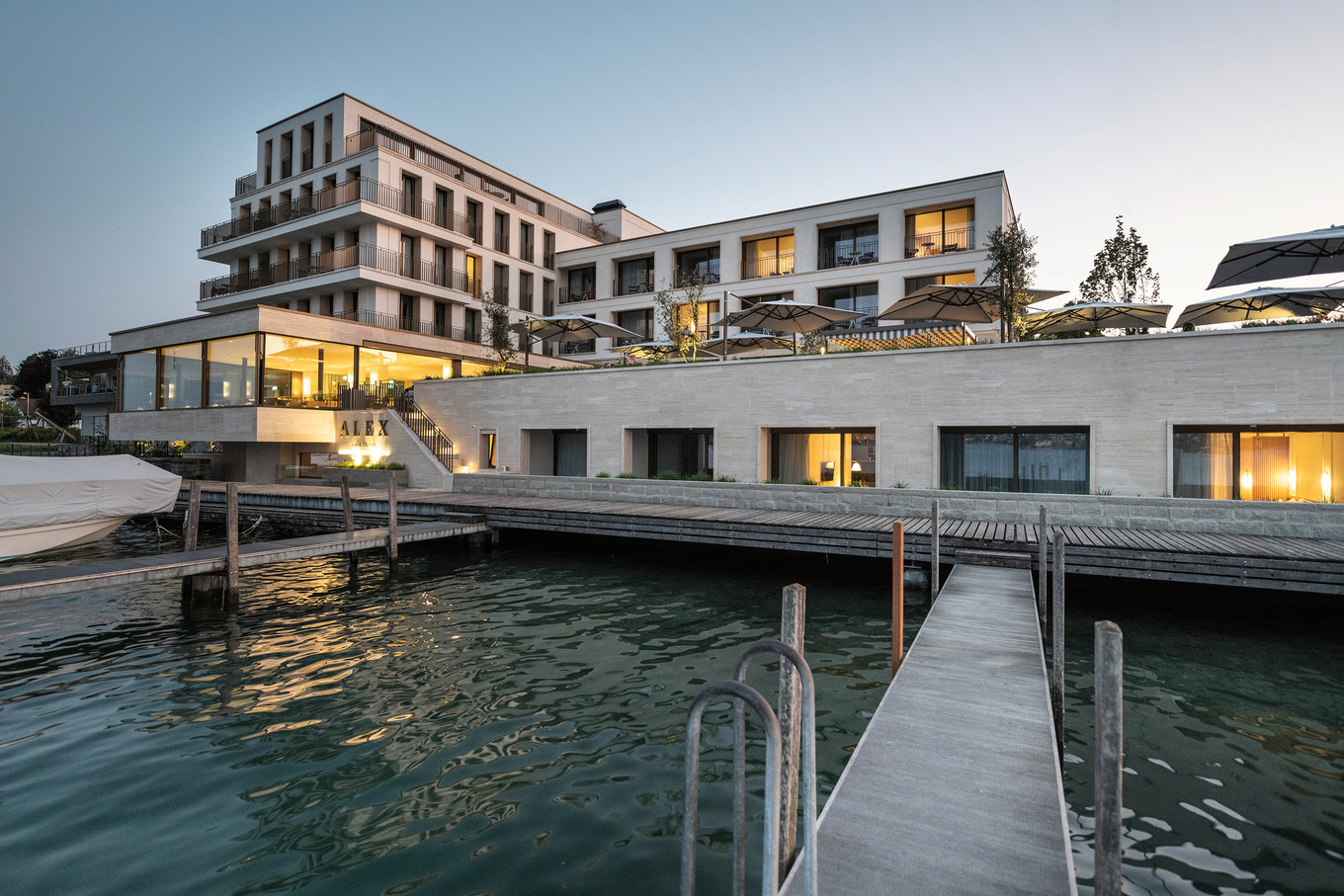Alex Lake Zürich facade lake