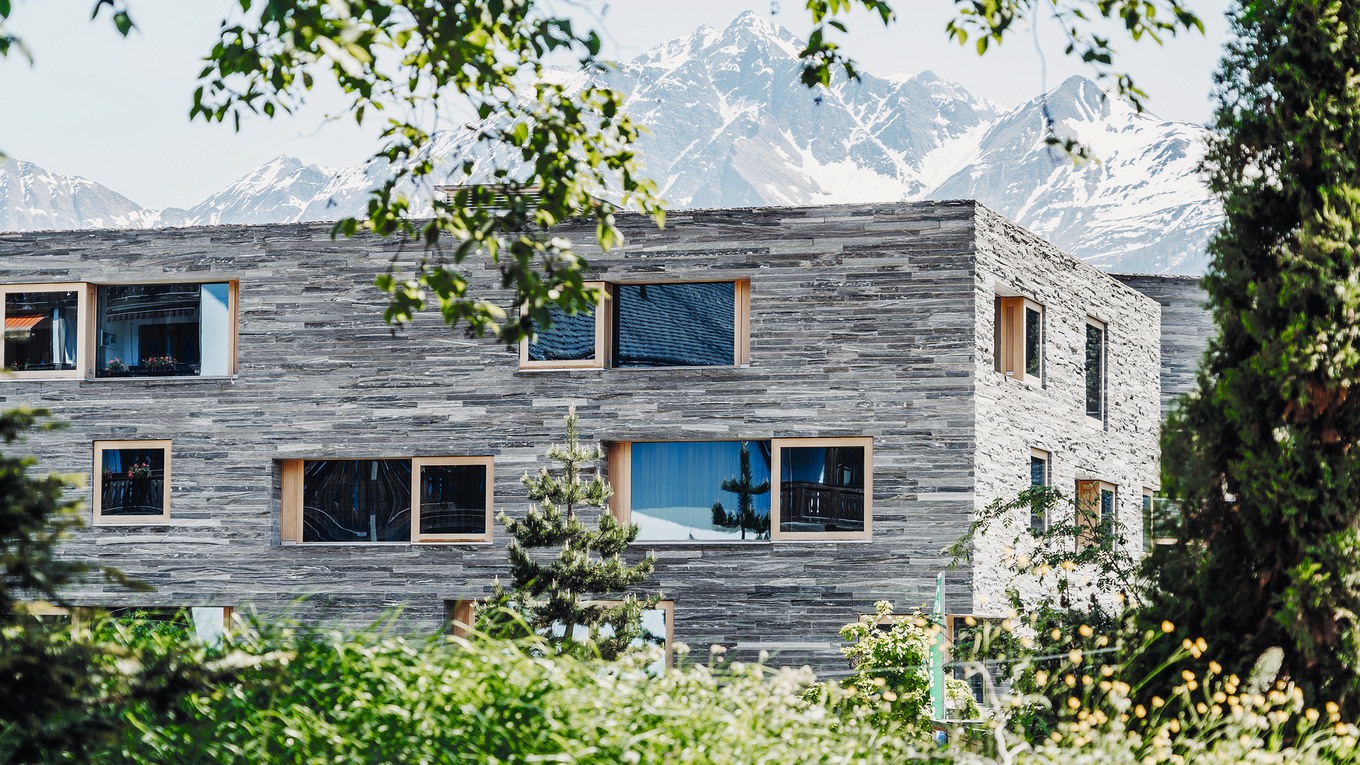 rocksresort exterior sommer