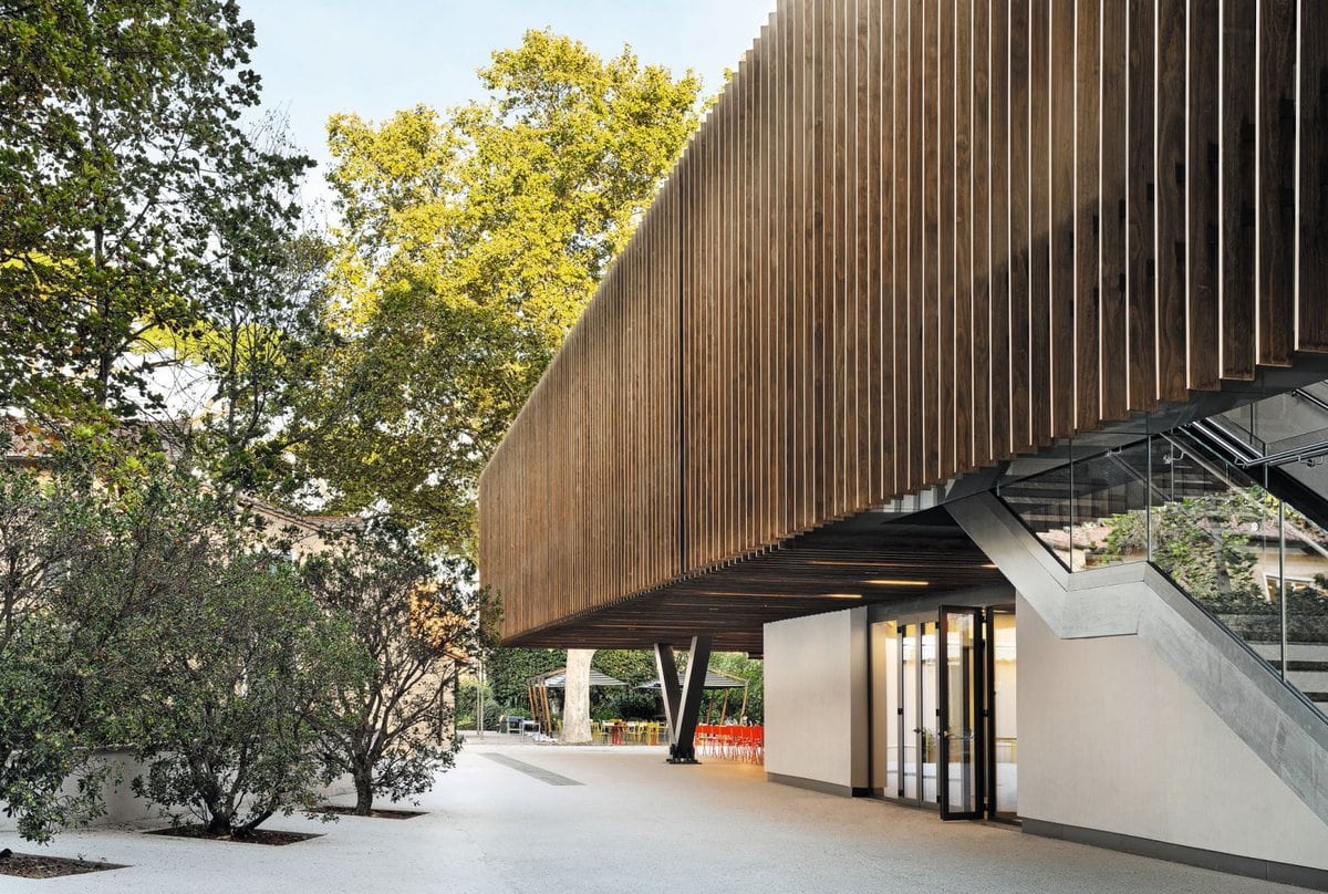 Das von Alvisi Kirimoto und Studio Gemma Neugeschaffene vervollständigt die Universitätsräume.
