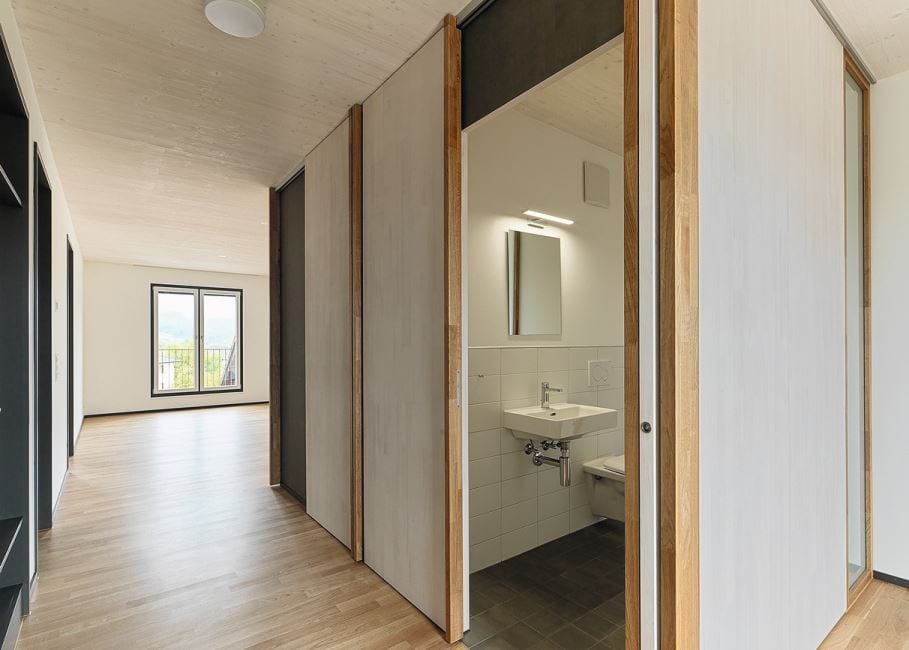 Das Mehrfamilienhaus bietet 2,5- und 3,5-Zimmer-Wohnungen.