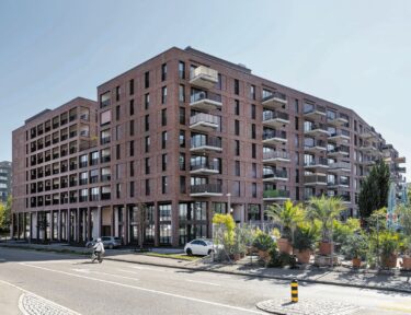 Das markante Gebäude strahlt in jeder Hinsicht Eigenständigkeit und Modernität aus.