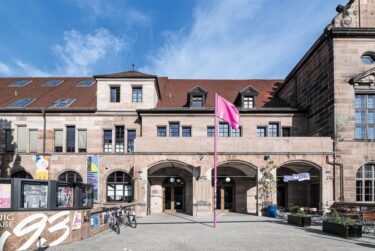 Der nördliche Teil des «Künstlerhauses», in dem sich vorwiegend Werkstätten und Veranstaltungsräume befinden, wurde durch Florian Nagler Architekten behutsam saniert.