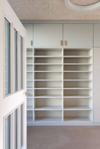 In den Innenräumen entstanden unter anderem helle, freundliche Spiel- und Lernräume.