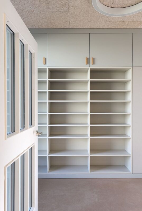 In den Innenräumen entstanden unter anderem helle, freundliche Spiel- und Lernräume.