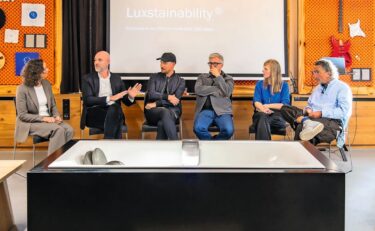 Teilnehmende: Judit Solt, Moderatorin; Daniel Schneider, Architekt und Gründer von Monoplan; Stefan Diez, Designer; Christian Büttner, Portfolio- und Innovationsverantwortlicher bei Kaldewei; Friederike Kluge, Architektin und Gründungsmitglied von Countdown 2030; Christoph Hoffmann, Gründer der 25hours Hotel Company Foto: Marion Nitsch