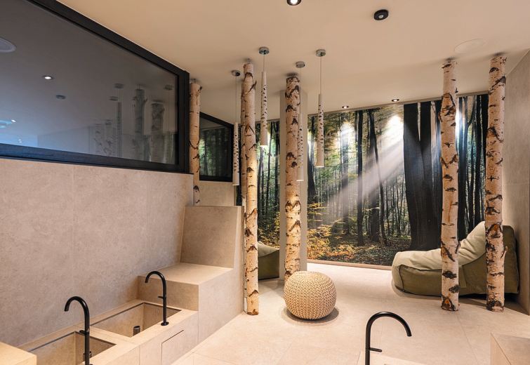 Der grosszügige Spa-Bereich im Hotel Welschen entstand in Zusammenarbeit mit Klafs. Fotos: moving-pictures, Klafs AG