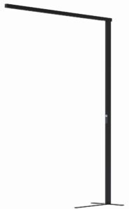 Die neue Office- Stehleuchte «Lens 2» passt sich an die Helligkeit des Tageslichts an. Fotos: Molto Luce