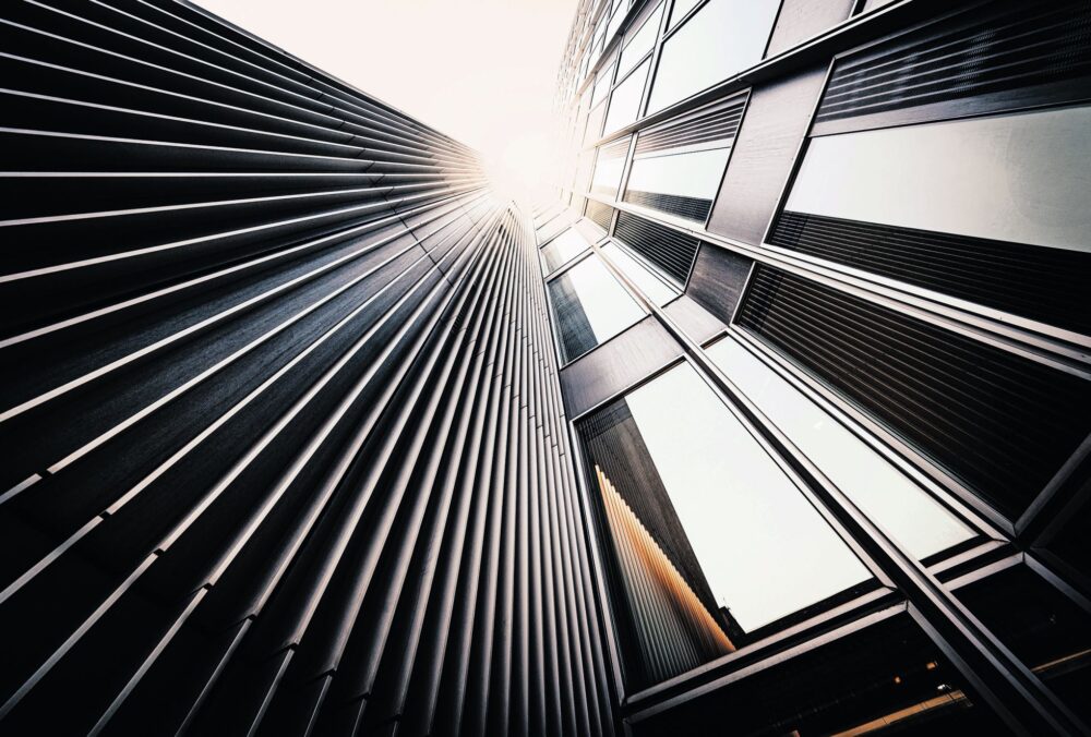 «IGP-Reflective» reduziert die IR-Absorption der Fassade und sorgt dafür, dass sich Fassaden je nach Standort um 20 Prozent weniger aufheizen. Dadurch können die Klimatisierungskosten gesenkt werden. Fotos: IGP Powder Coatings