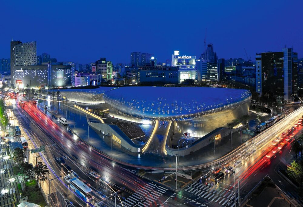 Dongdaemun Design Plaza in Seoul, Südkorea. Foto: Eugene Li
