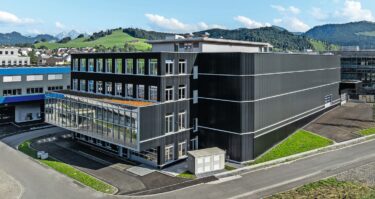 Der Neubau befindet sich in der Einsiedler Gewerbe- und Industriezone Kobiboden.